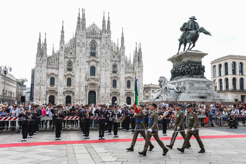 Festa 2 giugno a Milano, le immagini dal Duomo MiTomorrow