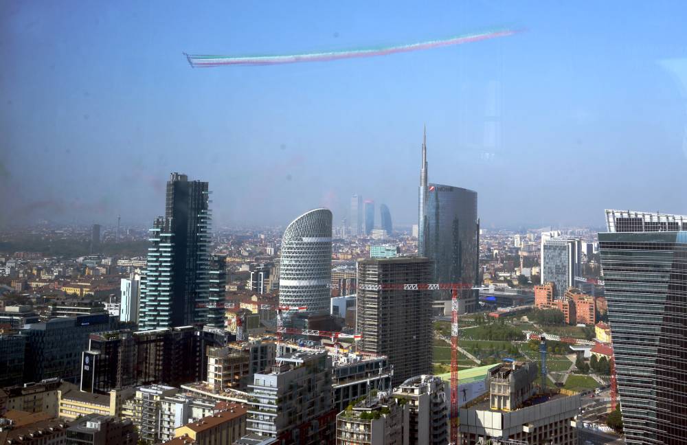 Frecce Tricolori in Milan, photos and videos