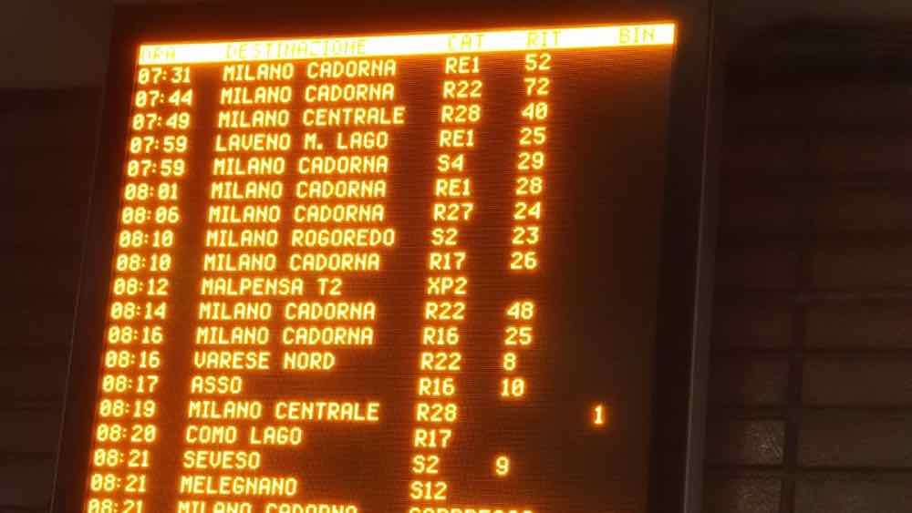 Pioggia a Milano, ritardi treni Trenord